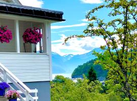 Fjord View Apartment, Hotel in Stranda