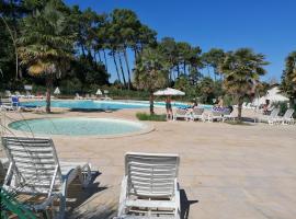 T2 Antigua Ondres plage avec piscine et tennis, hotel in Ondres