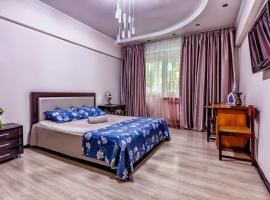 Семейные апартаменты в центре 干净舒适中央 35, hotel i Almaty
