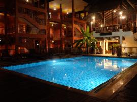 Rainforest Huahin Village Hotel, отель в Хуахине, рядом находится Sam Phan Nam Floating Market