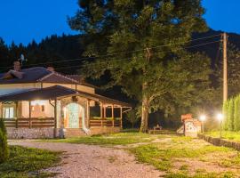 Къща за гости Черна река – domek wiejski w mieście Ribarica