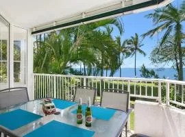 The Beach House 3BR Waterfront Apartment, Own WIFI