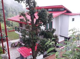 VEENUS'S COTTAGE SUPERIOR VILLA MUSSOORIE WITH Breakfast, vacation home in Mussoorie