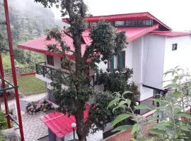 VEENU'S COTTAGE-views heater bonfire barbeque wifi MUSSOORIE