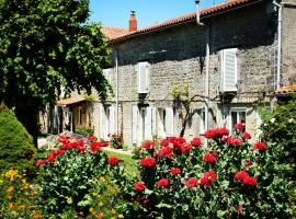 Les noyers aulnay, מלון עם חניה בAulnay