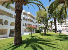 Casa Angela, 180m from the beach, hotel v destinaci Porches