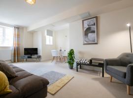 Ashford Modern Apartments with parking great area to enjoy and relax, hotel with parking in Ashford