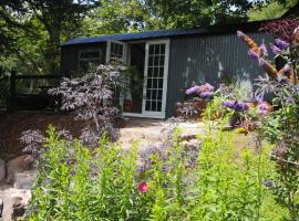 The Owl Hoot, farm stay in Ipstones