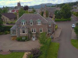 Firtree Bed and Breakfast at Galvelbeg House, hotell i Crieff