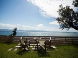 Seafront Villa Aggeliki, cottage in Eretria