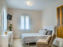 Blanca Serenidad Luxury Apartment, hotel perto de Porto de Methana, Methana