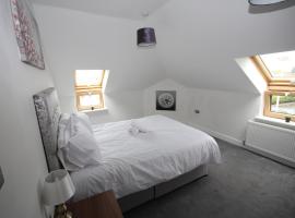 Holden Court Apartment 5, holiday rental in West Drayton