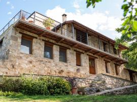 Lujosa casa en la Ribeira Sacra: Acova şehrinde bir otoparklı otel