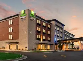 Holiday Inn Express & Suites Racine, an IHG Hotel