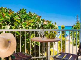 Beachfront Suites Lourdas – hotel w mieście Lourdata