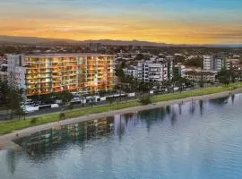 Silvershore Apartments on the Broadwater