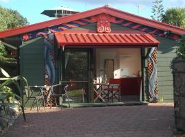 Moanarua Beach Cottage: Ohope Beach şehrinde bir otel