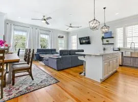 Hosteeva Amazing 4 BR Modern Condo with Balcony Near Frnch Quarter