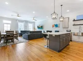 Modern 5 BR Condo - Large Pool - Near Everything