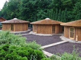 Glamp V Hluboké - Yurts and Wooden Houses – obiekty na wynajem sezonowy w mieście Vsetín