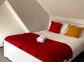Ferndale House-Huku Kwetu Luton -Spacious 4 Bedroom House - Suitable & Affordable Group Accommodation - Business Travellers, villa en Luton