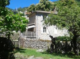 la maison de tante Jeanne, alojamento para férias em Marcols-les-Eaux