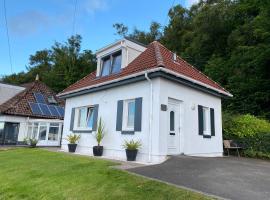 The Wee Cottage by the Ferry, hotel de playa en Gourock