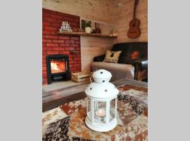Charming Sauna Cottage in a Horse Ranch, vakantiehuis in Lieplaukė