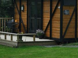 Pen-Rhos luxury glamping "Cuckoo's Nest", hotel with parking in Llandrindod Wells