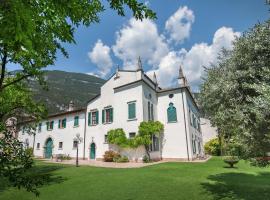 Villa Brignoli, hotel con estacionamiento en Rivalta di Brentino