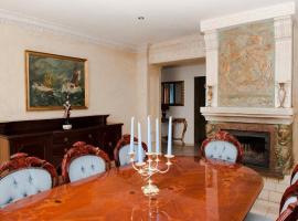 Columba Livia Guesthouse، فندق في بالانغا