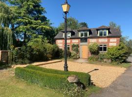 Newton Farmhouse, apartment in Whiteparish