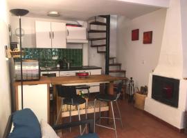 Encantadora casa en centro Piedralaves, camera con cucina a Piedralaves