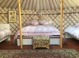 Yourtes Lacroutz, luxury tent in Nassiet