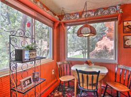 Colorful Bungalow By Pikes PeakandGarden of the Gods: Manitou Springs şehrinde bir evcil hayvan dostu otel