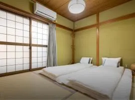 10mins train to Namba, 4 mins walk to stn, 2 floors japanese style , 2-8 people