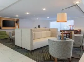 Holiday Inn Express Milwaukee - West Medical Center by IHG