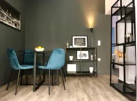 Industrial Design Bungalow – 2 min to Center, Wifi