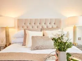 Deluxe Leeds City Centre Apt with Free Parking NO Balcony