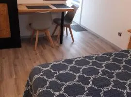 studio 1ere étage dans maison privée