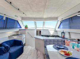 Infinity Yacht in Downtown St Augustine, πλωτό κατάλυμα σε St. Augustine