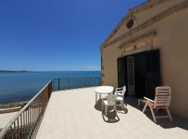 Casa Con Terrazzo Sul Mare, hótel í Sampieri