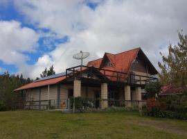 CH&Aacute;CARA QUEDINHA D'&Aacute;GUA, country house in Campo Alegre