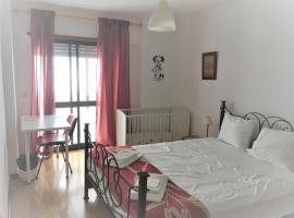 Apartamento Familiar Lisboa Taguspark โรงแรมใกล้ ตากุสพาร์ก ในSão Marcos