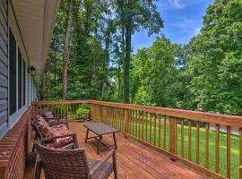 Quiet Asheville Home Near Appalachian Trail and Dtwn, hotel in Asheville