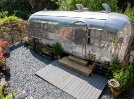 Dixie Airstream - Retro 1970s American Airstream close to Windermere, holiday home in Staveley