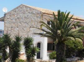 Elli Beach Apartments and Studios, bed & breakfast kohteessa Almiros Beach