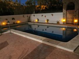 Entre pinos y playa, hotel with pools in Matalascañas