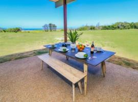 Ocean View Absolute Beachfront 2-Bedroom Home, hotel a Deepwater