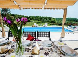Attractive Villa in Sorici with Swimming Pool, viešbutis mieste Šorići
